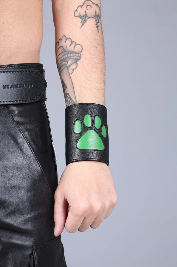 BLACK LEATHER PUPPY WRIST WALLET - PARROT GREEN