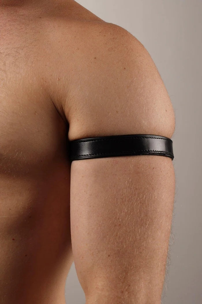 BLACK LEATHER BICEP ARMBAND - SNAP - FULL BLACK