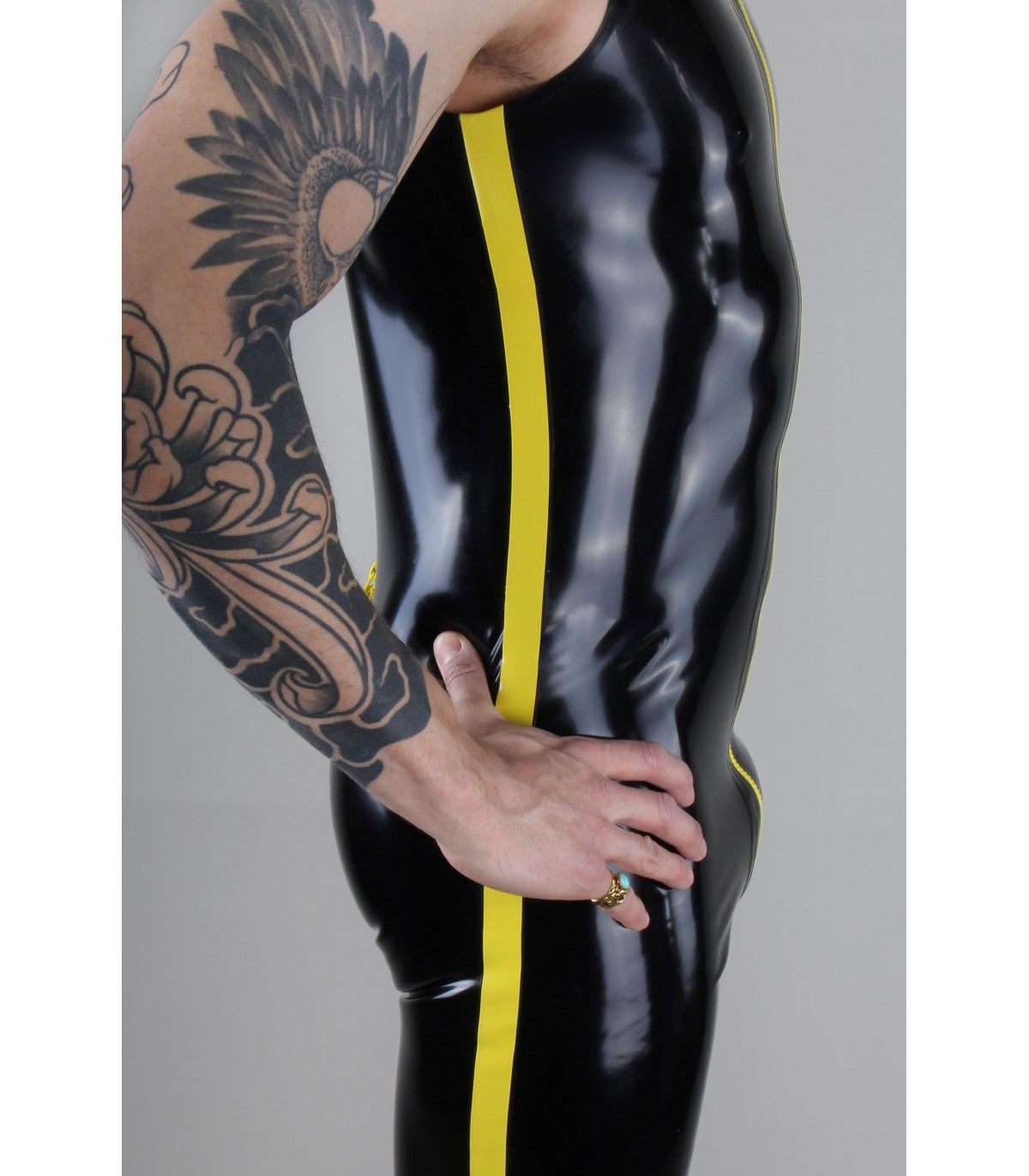 SLEEVELESS SUIT YELLOW ZIP